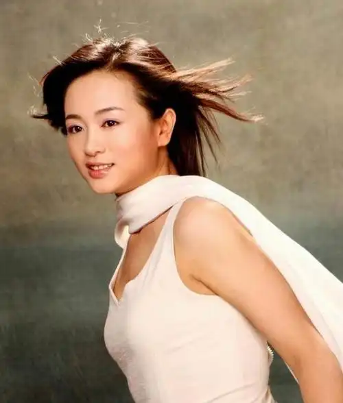 演员涓子当红时低调嫁圈外丈夫婚后连生两子如今怎样了