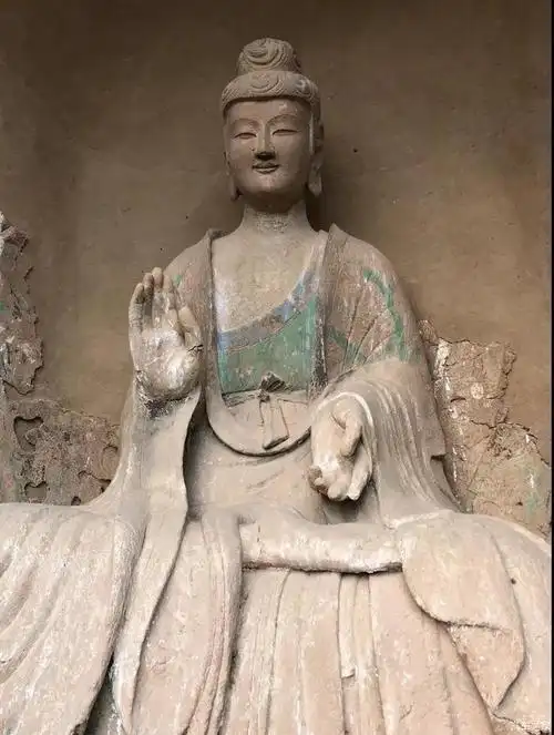 甘肃天水麦积山石窟麦垛上的菩萨