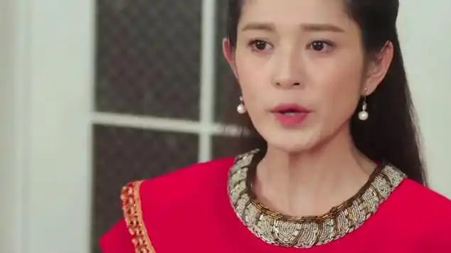 护宝风云兰庭让蝉影跟三合回去气的蝉影立马扇了一巴掌过去