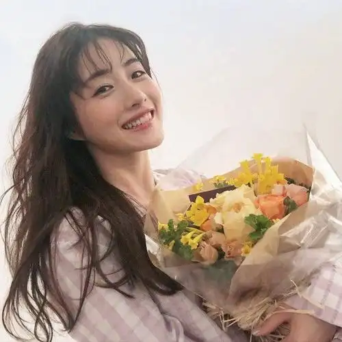 爱笑的女孩运气不会太差刘浩存赵露思的新年开运微笑妆上线啦