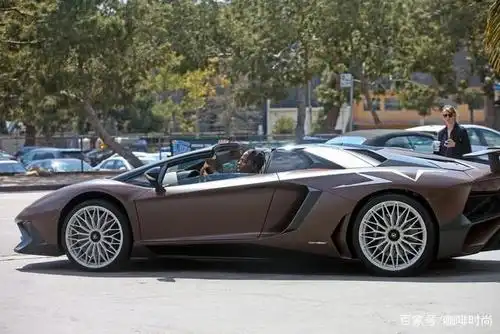 海外明星都开什么车出行,有喜欢收藏有喜欢豪车