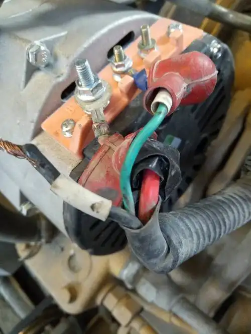 各位大神,发电机怎么接线?急,以前的是四个桩,现在三个,求解