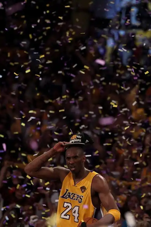 世界之巅!一组2010年科比夺冠后庆祝的高清大图