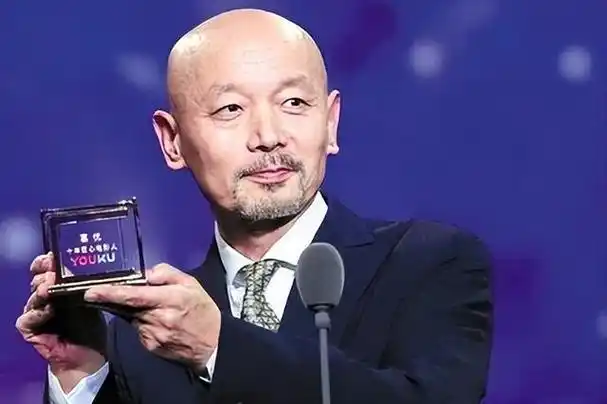 妹妹远在美国父母也已离世如今66岁无儿无女的葛优怎样了