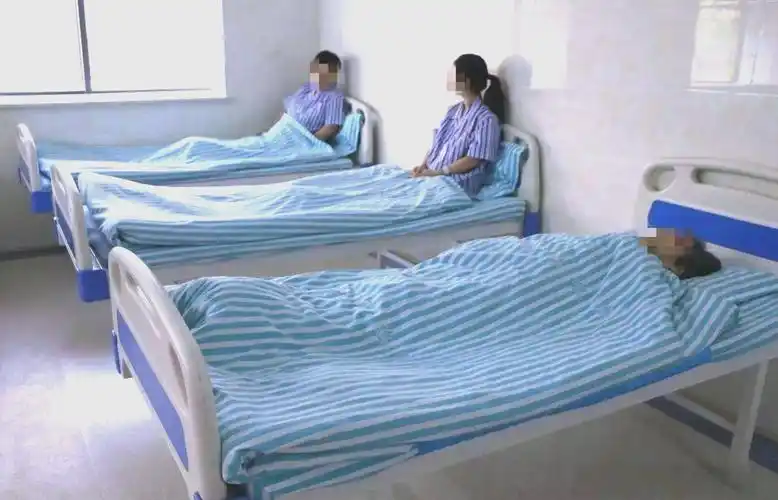 在邵阳市宝庆精神病医院,不仅医生办公室保持着清爽整洁的面貌,病房也