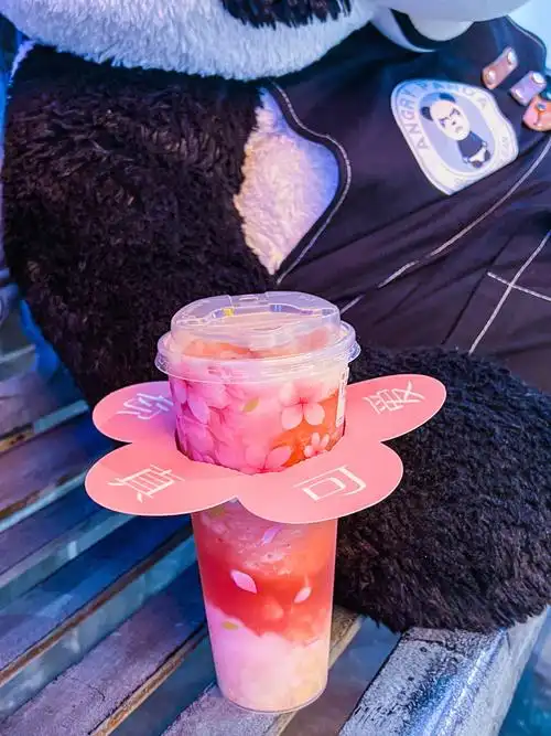 一口一口喝不停~草莓果酱77荔枝果肉77椰果口感丰富,香气十足又