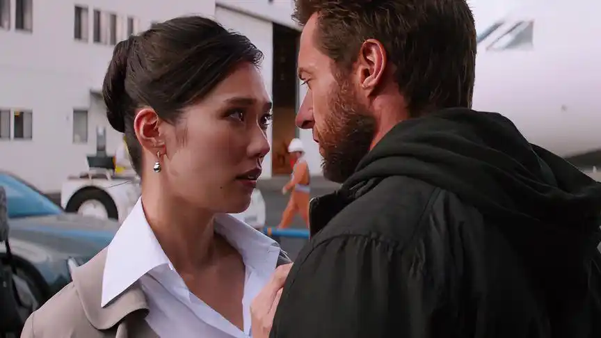 金刚狼2:金刚狼和真理子吻别,却不能留下,他们都有各自的事情-影视综