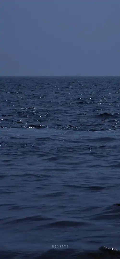 求暗黑系暗色黑白灰深蓝深紫的手机壁纸