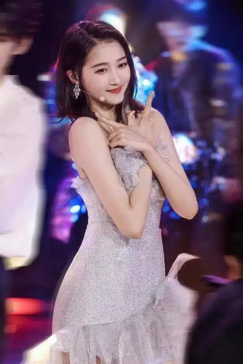 关晓彤唱跳午夜恰恰