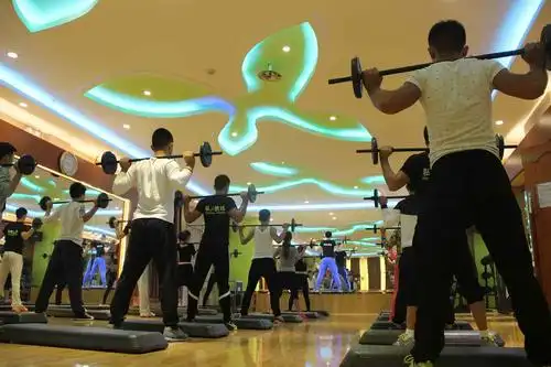 针对零基础想培训健身教练的人,市面上的专业私教培训课程是比较合适