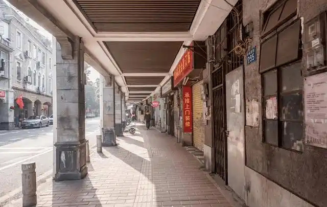 和老荔湾区一带,"河南"指海珠区,更细分的话主要指同福路和南华路一带