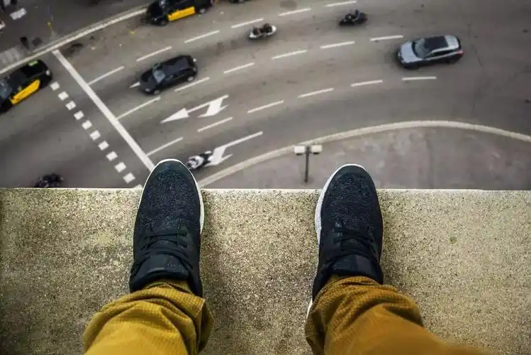 一位创业者跳楼自杀!让他走上绝路的,不是事业失败,而是婚姻