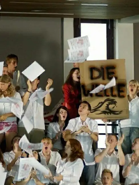 【影评】今晚推荐一部经典德国电影《浪潮》,当然,优秀影片一定是根据