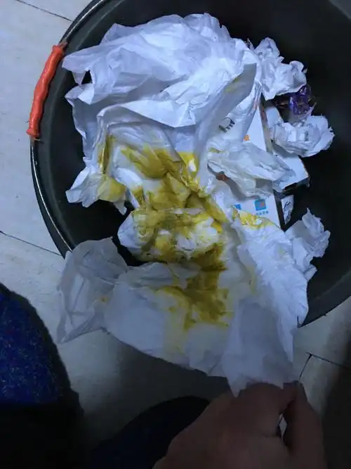第一张为宝宝平时的大便,第