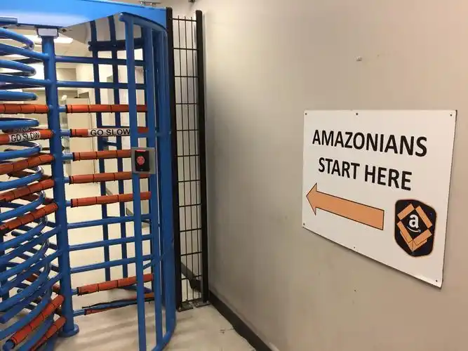 the entrance to amazon - after this point there was no cell