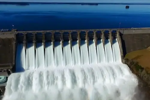 又到了大坝放水的季节了场面十分壮观太刺激了