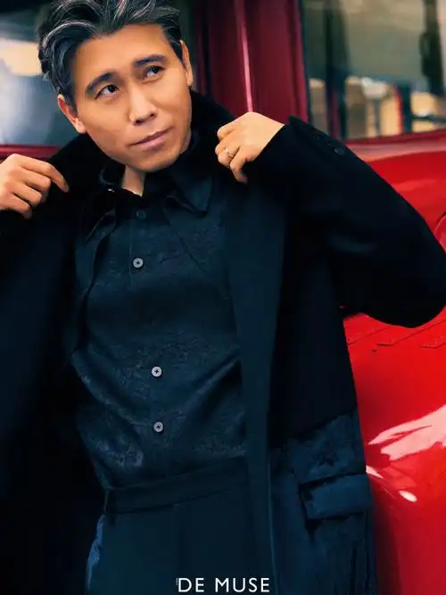 de muse二月刊封面人物##李乃文从容街角漫步大片