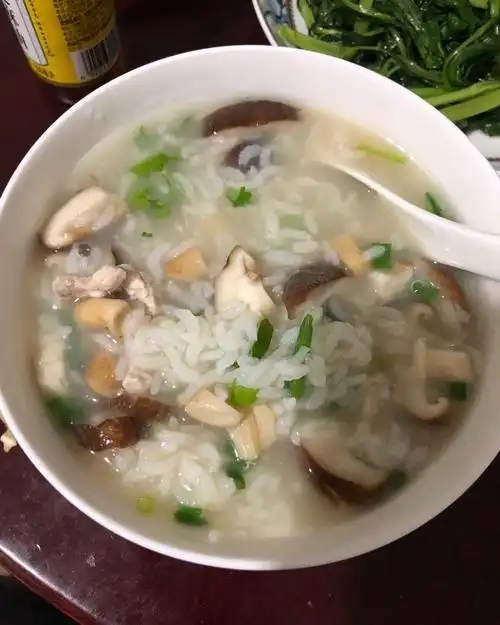 努力奋斗的zj做的香菇瘦肉粥