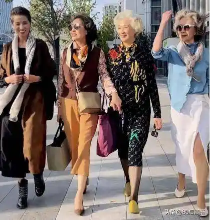 被这个时尚奶奶团圈粉了!