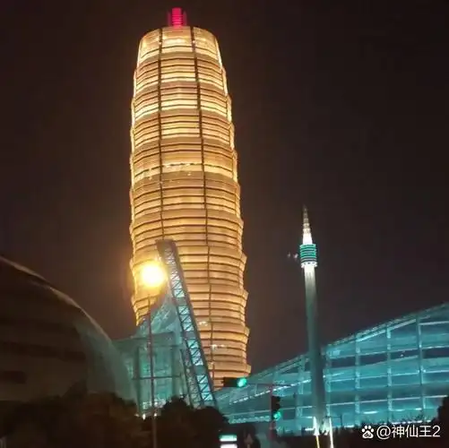 大郑州的玉米楼夜景