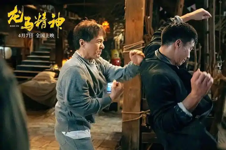 外国很多明星都是他的粉丝,吴京和周星驰都公开表示过羡慕成龙,他无疑