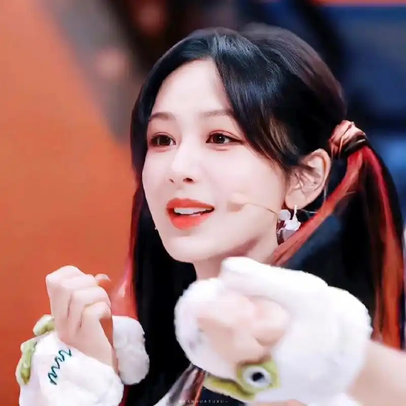 杨紫挑染双马尾# 不管啥发型都喜爱你[比心]