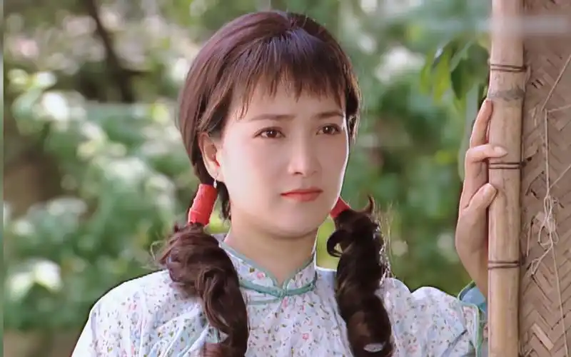 【何晴】只给你们看一点点 民国乡村搞笑女的角色