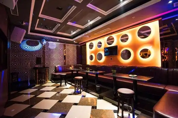 一,请列出石家庄较有名的饭店,宾馆,商务会所和ktv