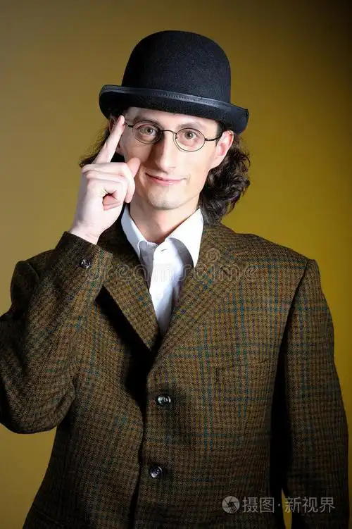 戴圆顶礼帽的英国年轻绅士画像