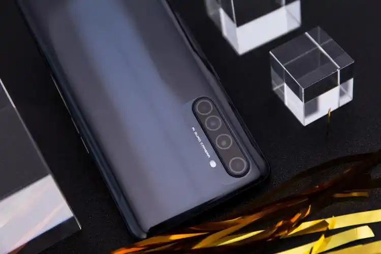 真我x50 pro玩家版:不只是外观的晋阶