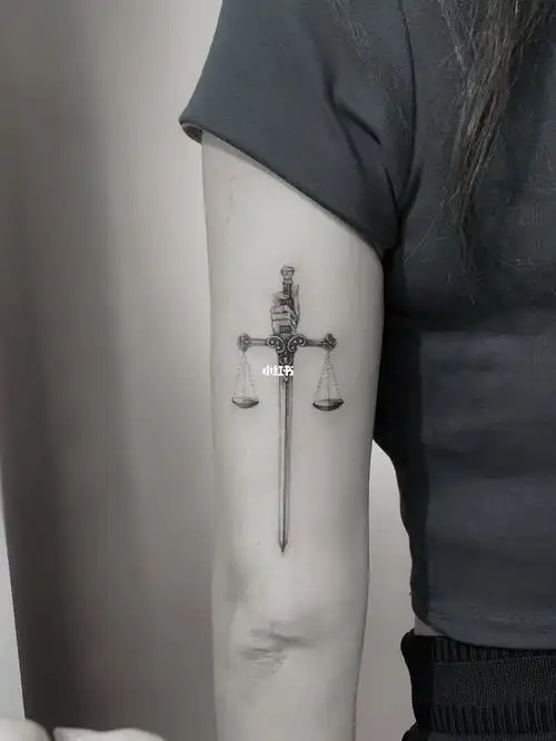 纹身也清新  #我的纹身分享  #单针纹身  #天秤座纹身 #单针剑纹身