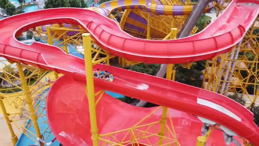 活动  心跳骤停 水上乐园 水世界 大滑板