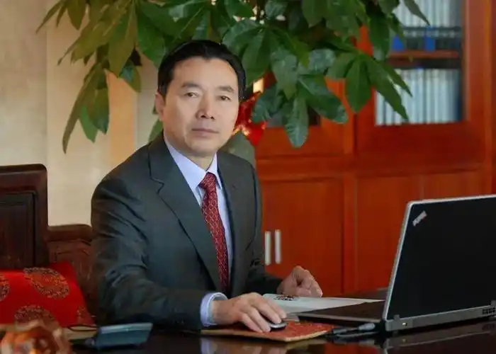 1月10日,新凤鸣董事长庄耀中召集并主持董事会,审议了一项议案,公司