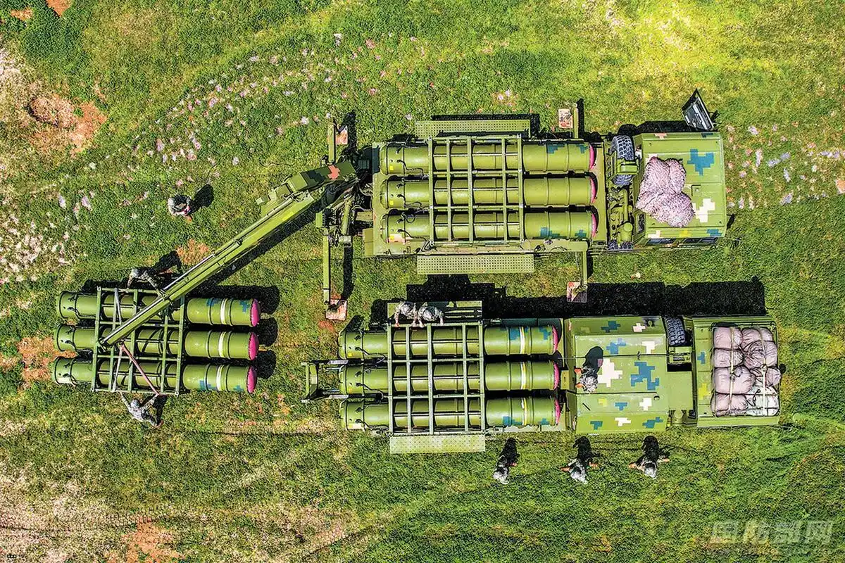 我军某部装备的红旗-16防空导弹系统,又一张好图啊.