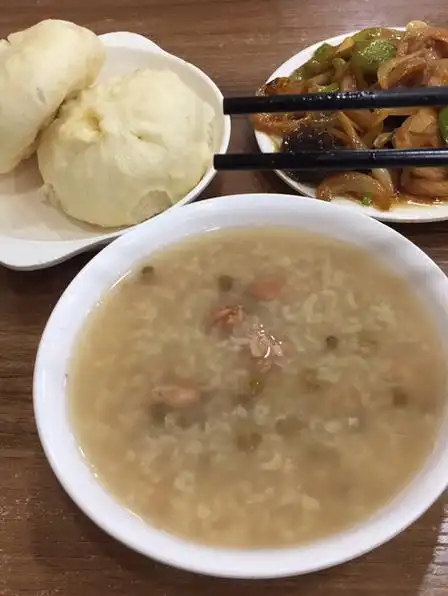 稀饭与肉包子