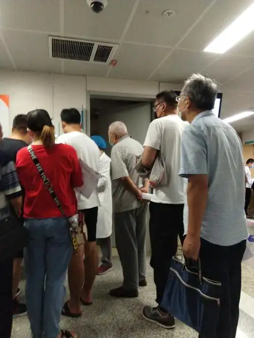 疫情过后第一次坐公交车去医院查体一路见闻实拍