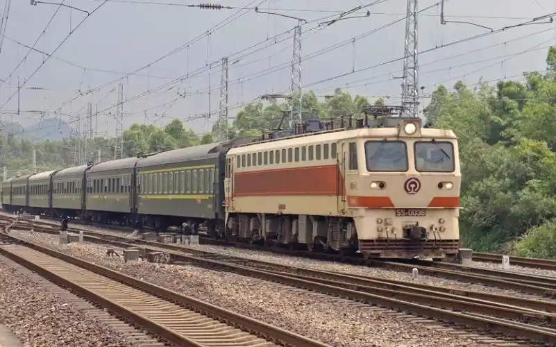 铁道ss7型电力机车牵引客列