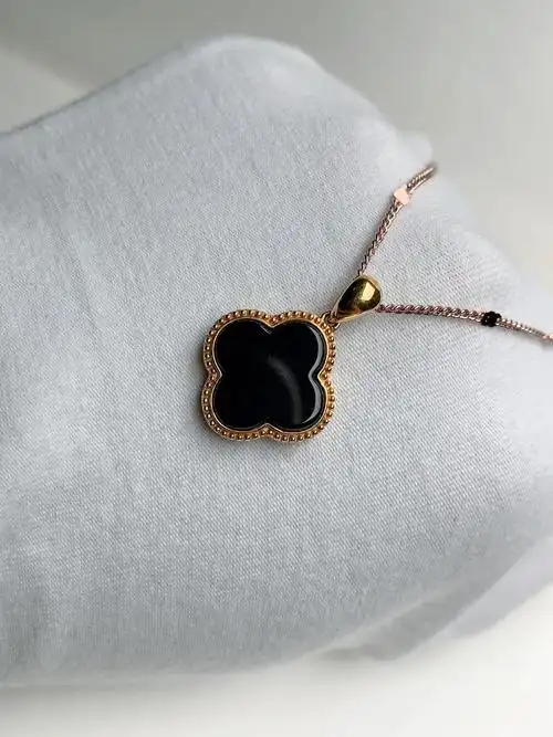 18k金镶嵌 细腻墨翠四叶草翡翠吊坠