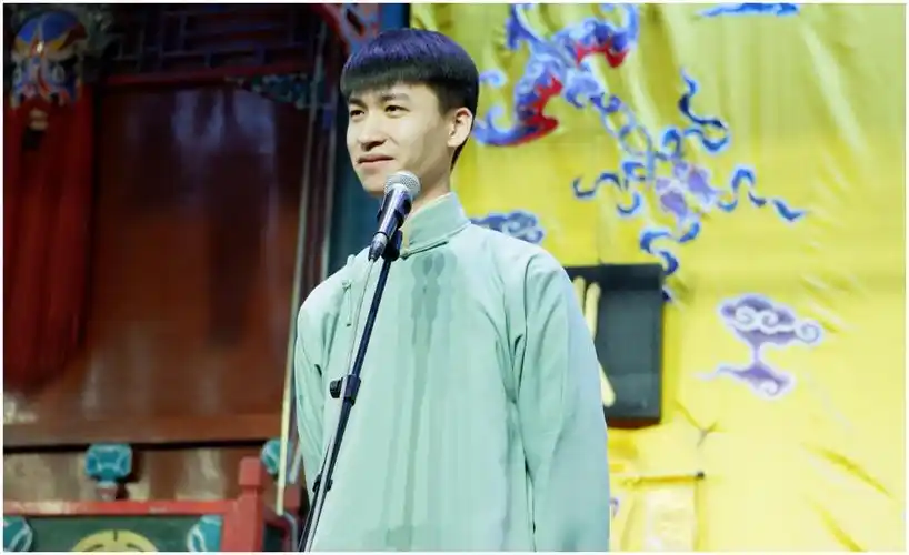 郭德纲做爷爷了德云社相声演员刘筱亭曝光祖孙三代的大合影