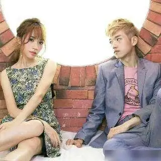 当中的四娇扮演者梁子媛,广东新时代玉女歌手|麦王争霸|冯博_网易订阅