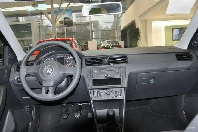 【桑塔纳2013款1.4l 手动 风尚版完整内饰(中间位置)汽车图片