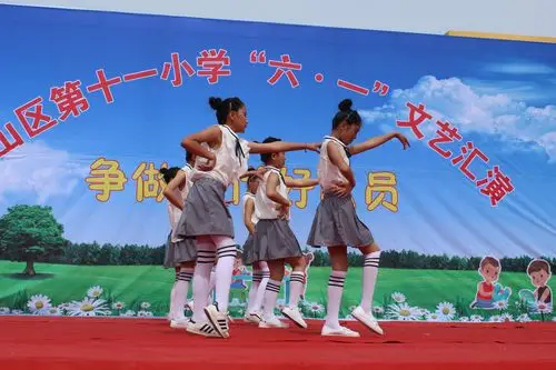 舞蹈《淋雨一直走》