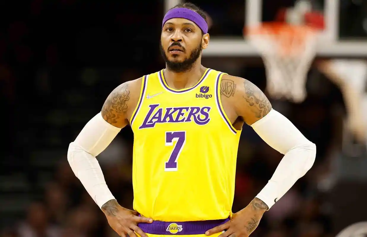 詹姆斯:支持哈登!球员有权利争取自己的合理利益,不应该被伤害