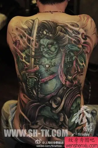 男性背部超酷的满背不动明王纹身图案