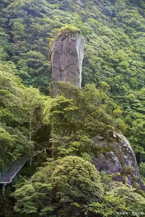 安福羊狮慕风景区位于江西省吉安市安福县,是一个令人陶醉的自然风光