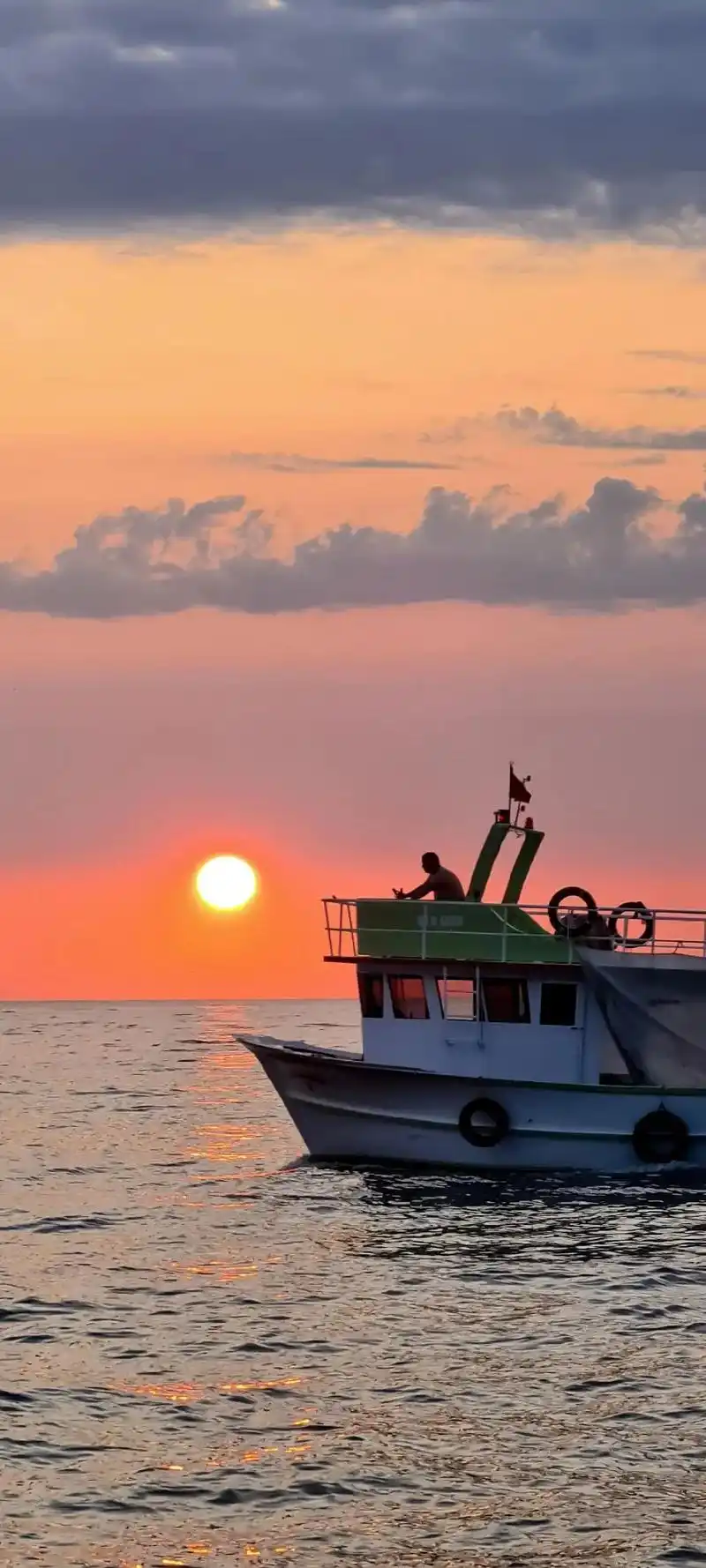 海边落日夕阳摄影图片素材.海边落日摄影图片素材,唯美紫色黄昏 - 抖