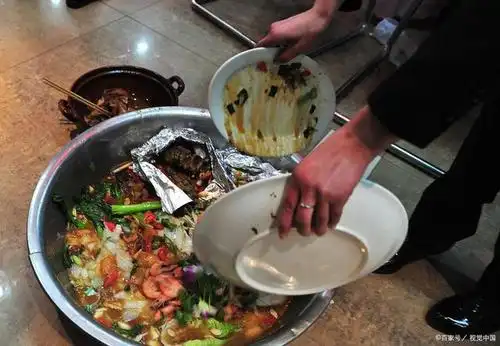 过夜的剩菜剩饭有毒吗?原来没有正确储存,宁可倒了也别吃,看看