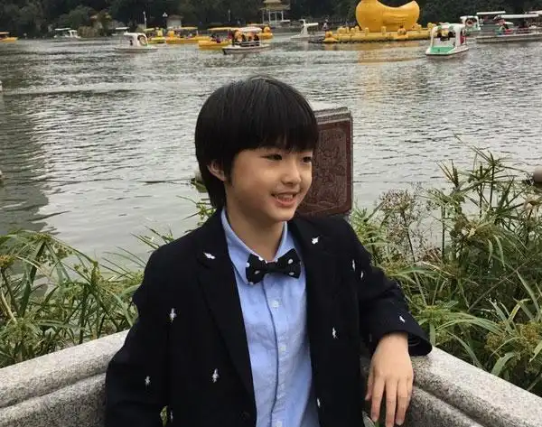 魏之皓的亲生父母是谁小演员魏之皓个人资料爸爸妈妈是谁揭秘