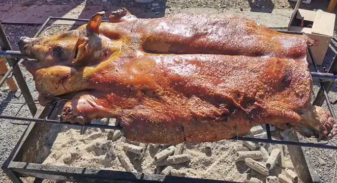 烤全猪图片