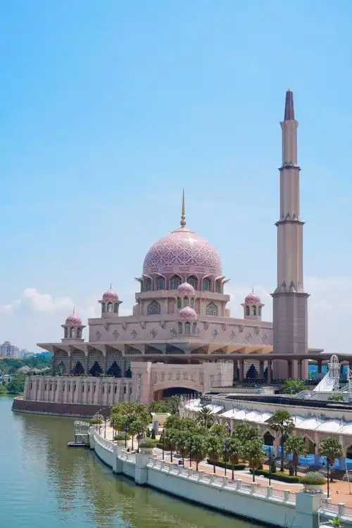 到马来西亚旅游,吉隆坡是必须到的城市.